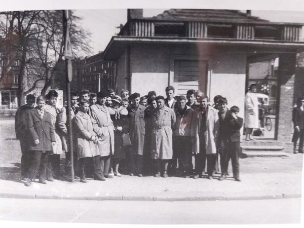 Dnia 26 kwietnia 1963 r. młodzież kl. III wyjechała na wycieczkę do Elbląga. 3