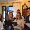 Przekażmy sobie znak pokoju - - uczniowie PCKZiU w Domu Seniora